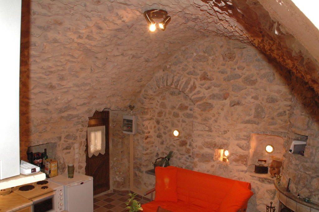 Stoneapartments, Γ Κωσταλοσ Και Σια Οε Avgonima Екстериор снимка